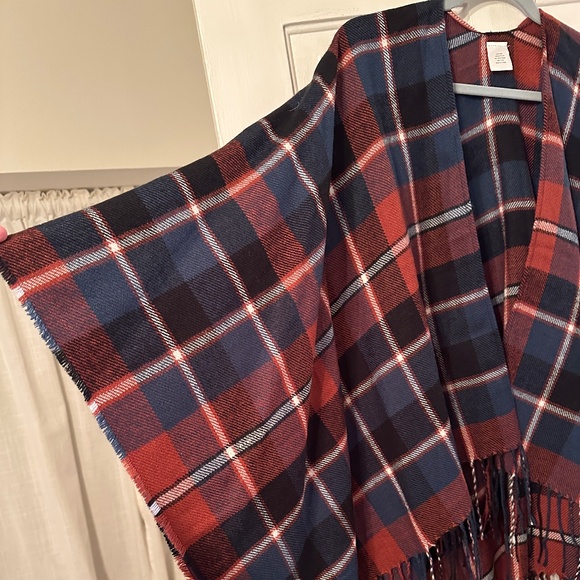 Women's soft navy blue & burnt orange/red plaid shawl cape w/ fringe (one size) - Picture 3 of 7